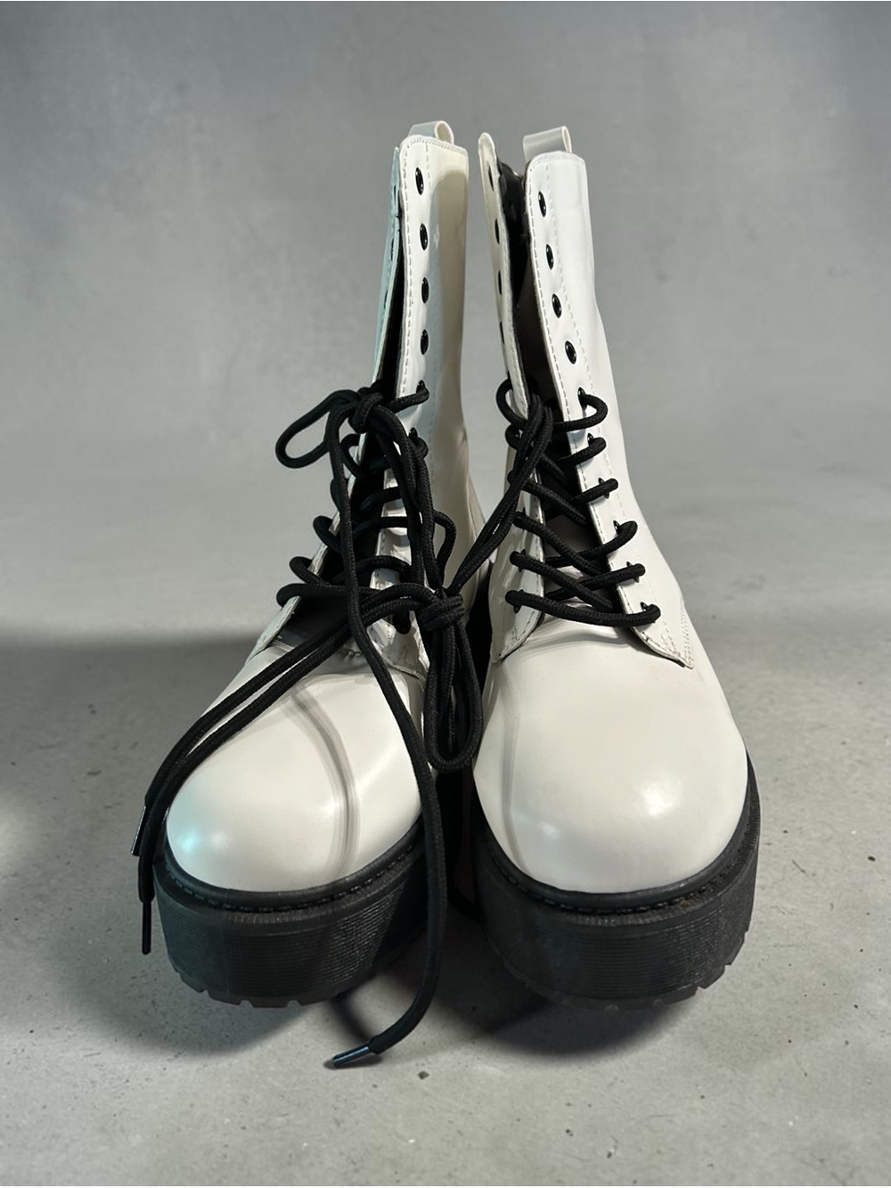 Weeboo Women’s Platform Combat Boots Size 7.5 White Faux Leather Chunky